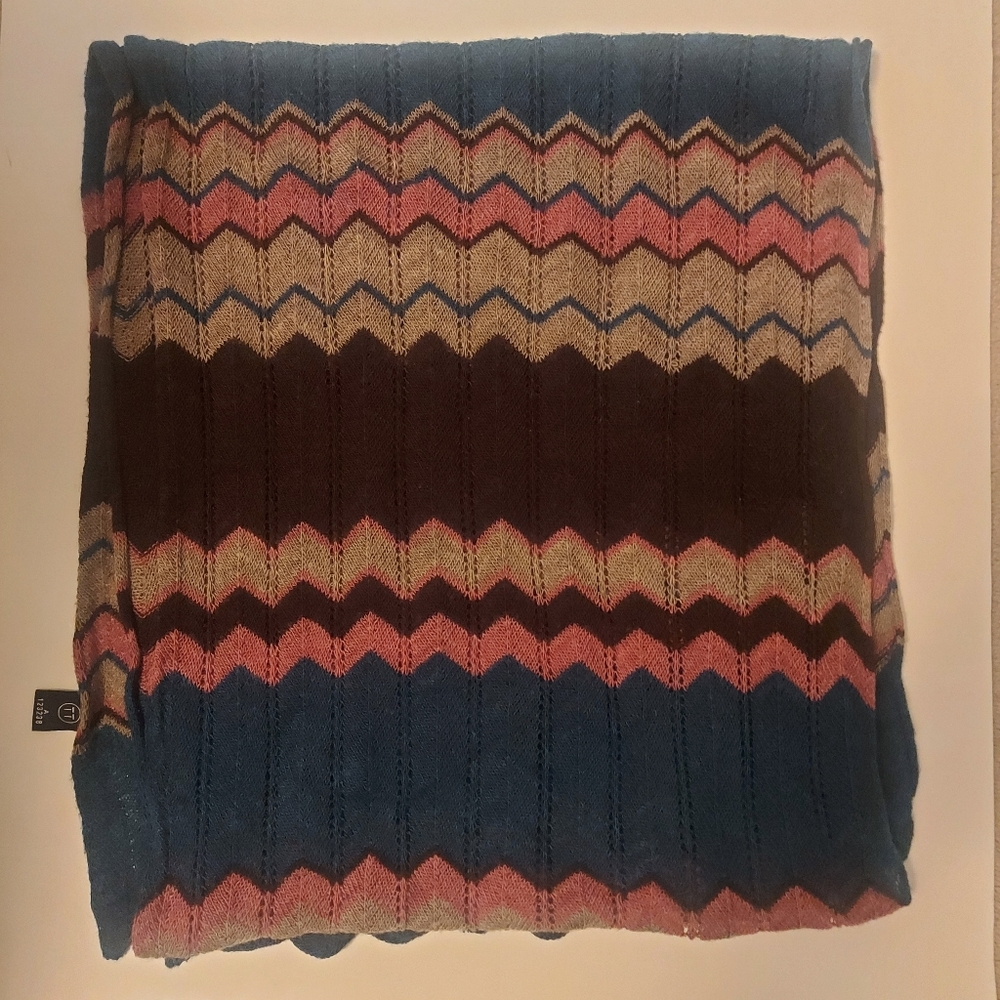 🦋 3/$30 Missoni-like print scarf